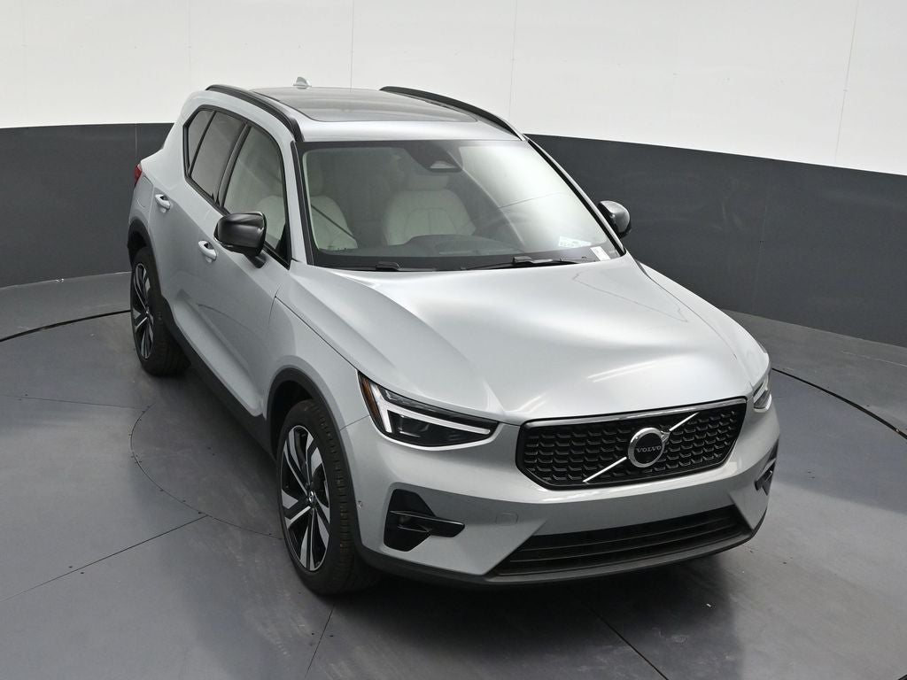 2026 Volvo XC40 B5 Ultra