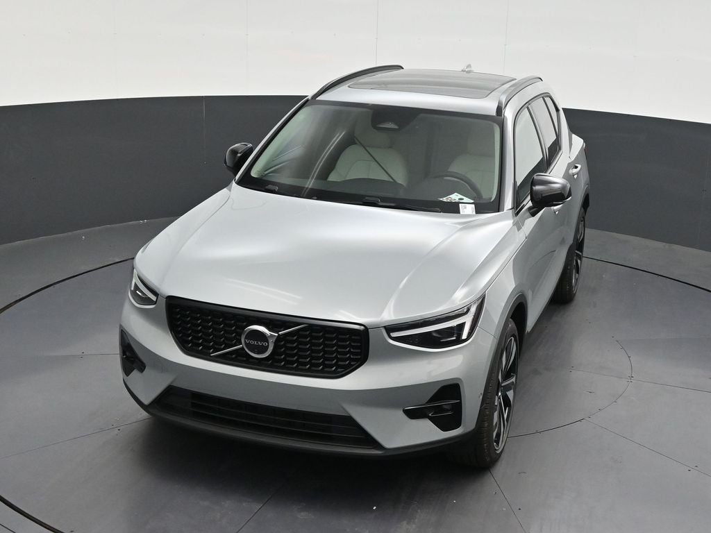 2026 Volvo XC40 B5 Ultra