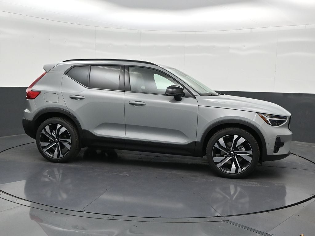2026 Volvo XC40 B5 Ultra