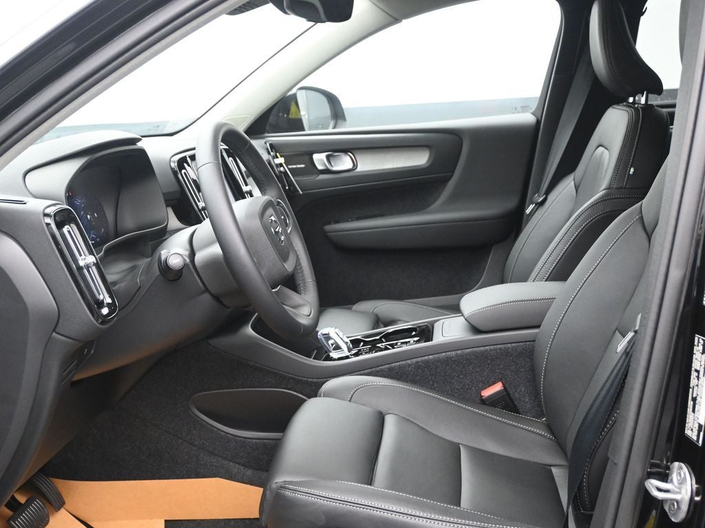 2026 Volvo XC40 B5 Ultra