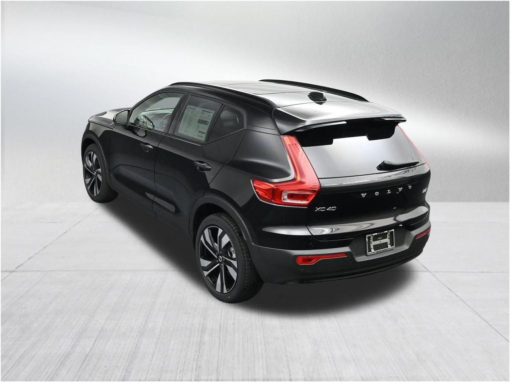 2026 Volvo XC40 B5 Ultra