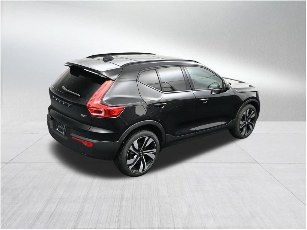 2026 Volvo XC40 B5 Ultra