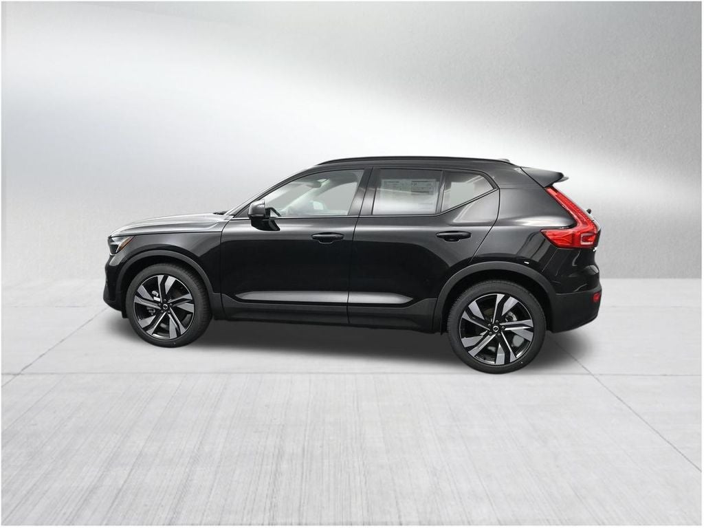 2026 Volvo XC40 B5 Ultra