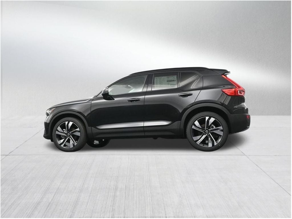 2026 Volvo XC40 B5 Ultra