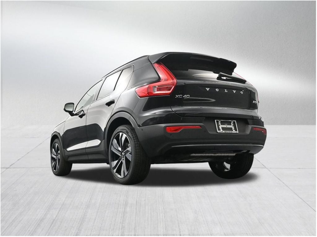 2026 Volvo XC40 B5 Ultra