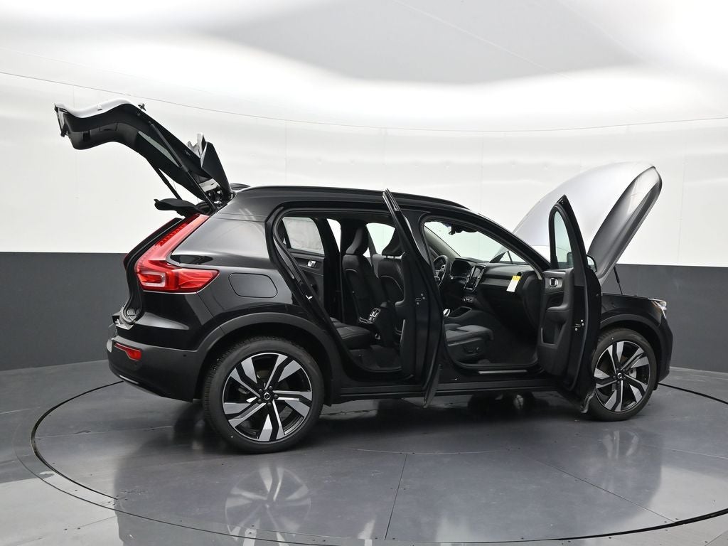 2026 Volvo XC40 B5 Ultra