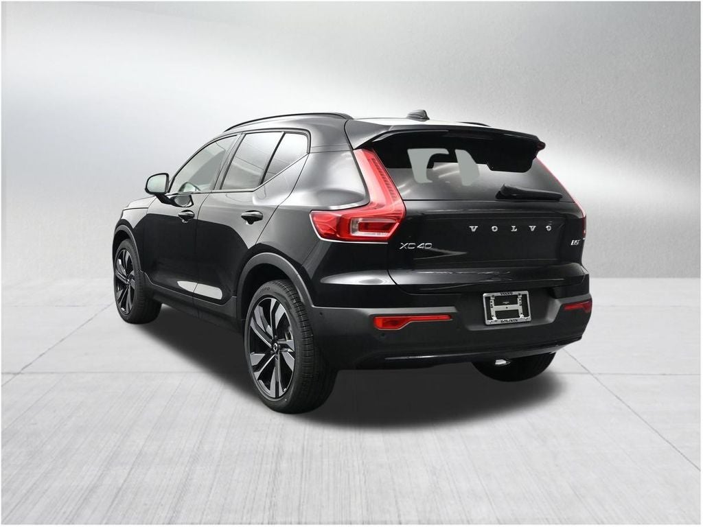 2026 Volvo XC40 B5 Ultra