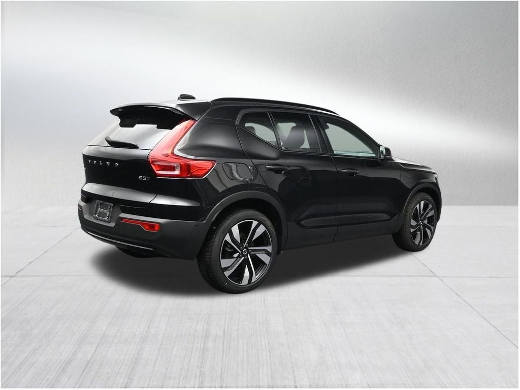 2026 Volvo XC40 B5 Ultra