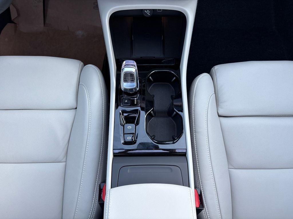 2026 Volvo XC40 B5 Ultra