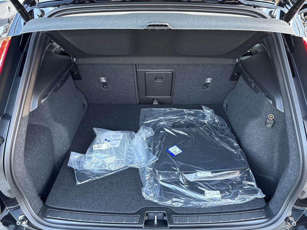 2026 Volvo XC40 B5 Ultra