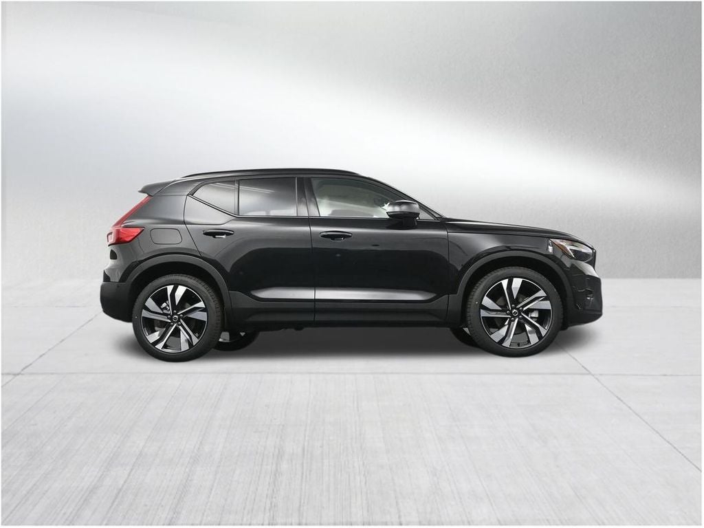 2026 Volvo XC40 B5 Ultra