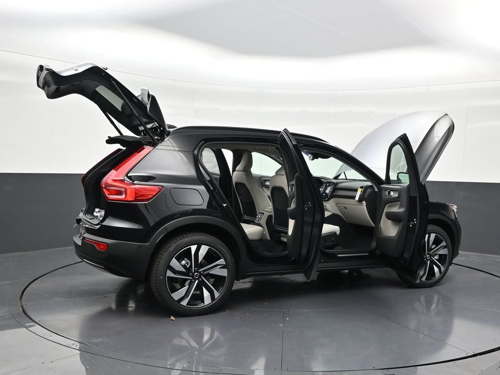 2026 Volvo XC40 B5 Ultra