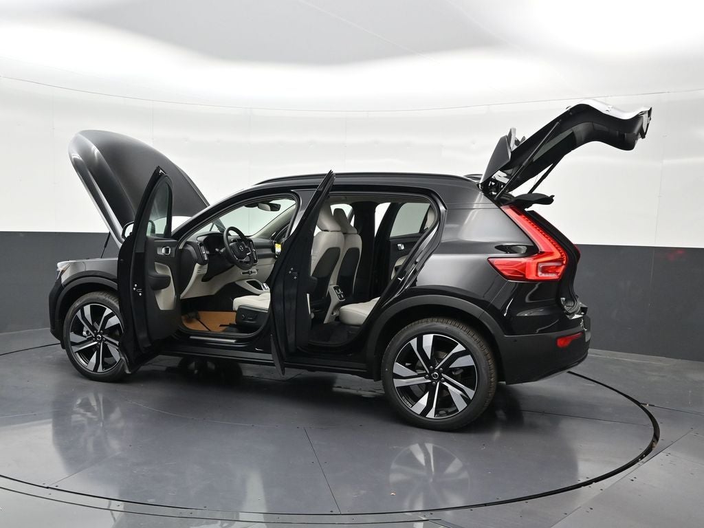 2026 Volvo XC40 B5 Ultra