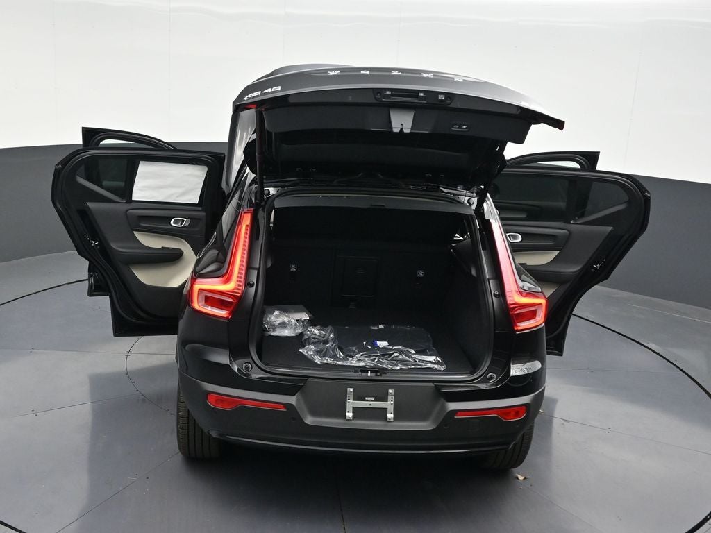 2026 Volvo XC40 B5 Ultra