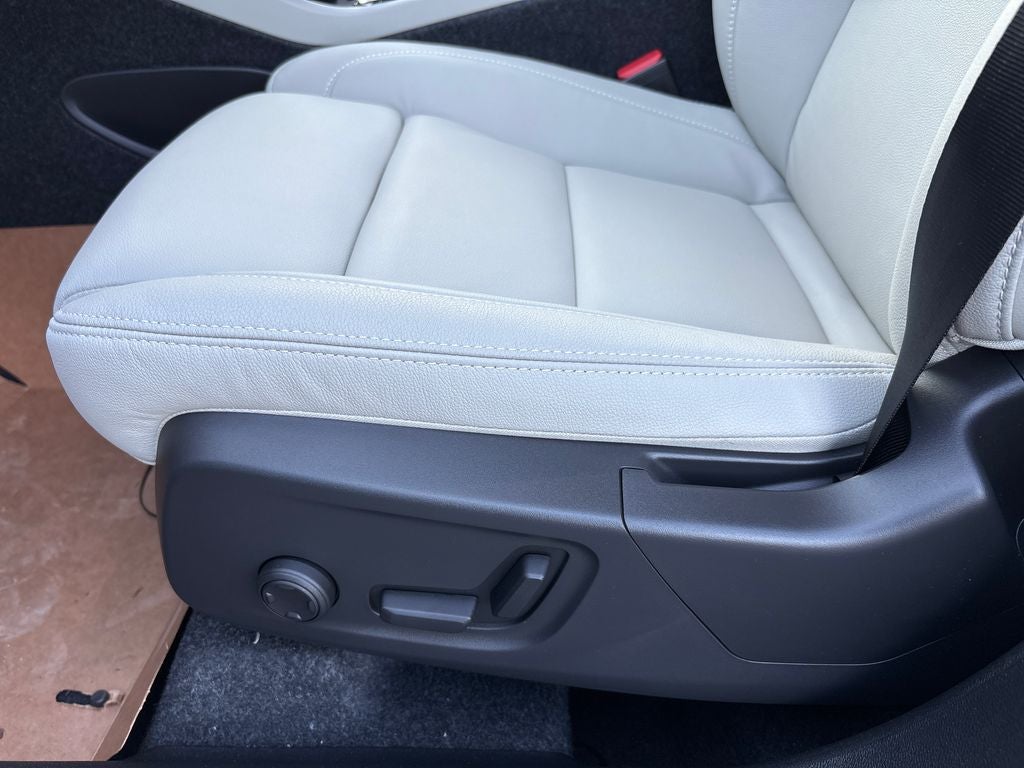 2026 Volvo XC40 B5 Ultra