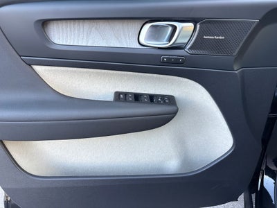 2026 Volvo XC40 B5 Ultra