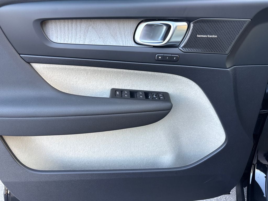 2026 Volvo XC40 B5 Ultra