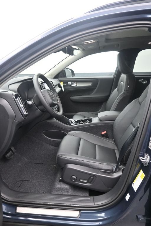 2026 Volvo XC40 B5 Ultra
