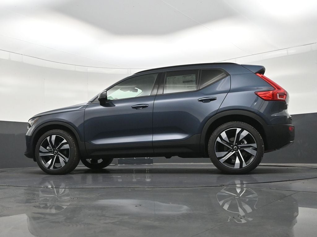2026 Volvo XC40 B5 Ultra