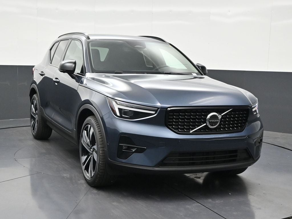 2026 Volvo XC40 B5 Ultra