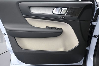 2026 Volvo XC40 B5 Ultra