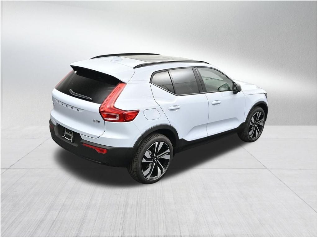 2026 Volvo XC40 B5 Ultra