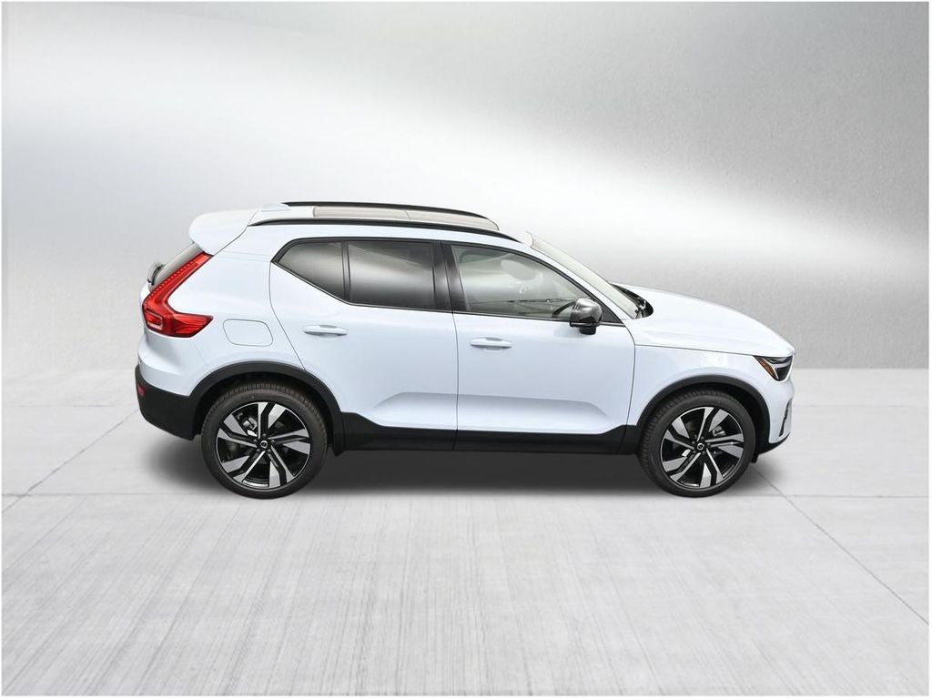 2026 Volvo XC40 B5 Ultra