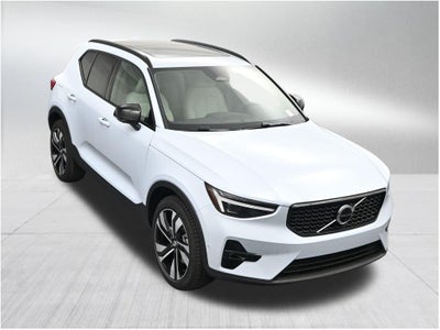 2026 Volvo XC40 B5 Ultra