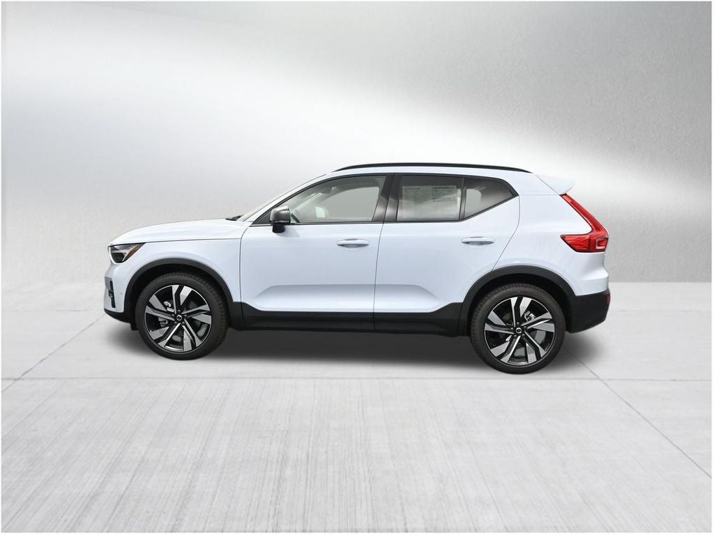 2026 Volvo XC40 B5 Ultra