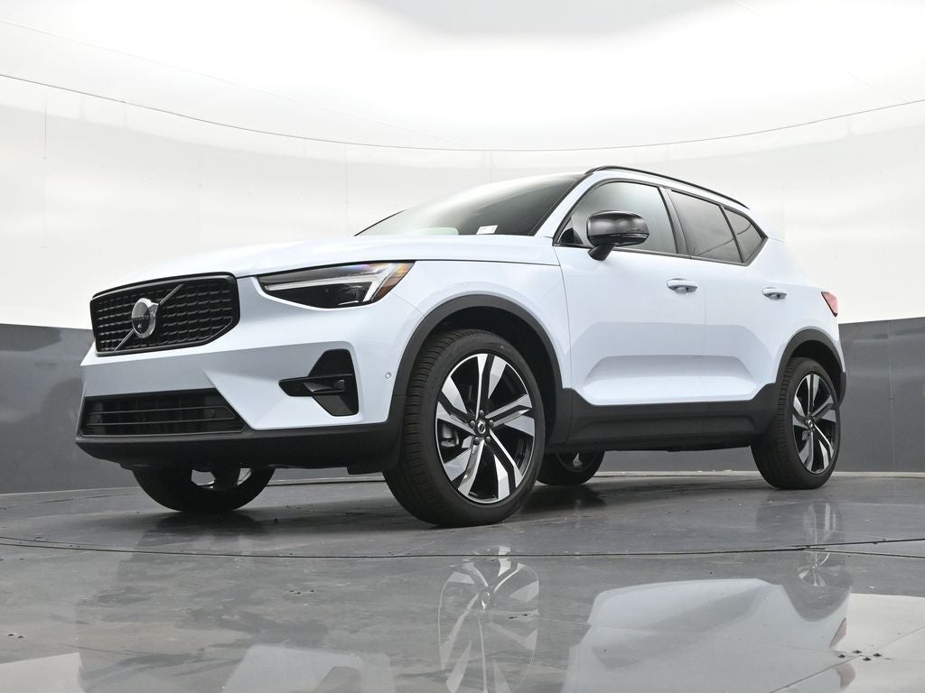 2026 Volvo XC40 B5 Ultra