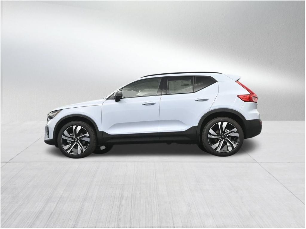 2026 Volvo XC40 B5 Ultra