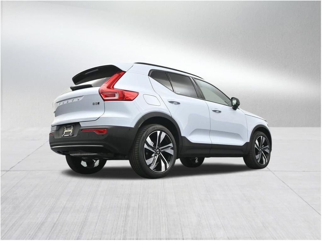 2026 Volvo XC40 B5 Ultra