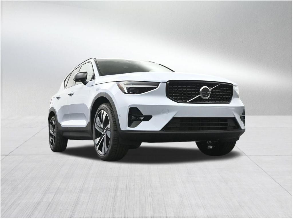 2026 Volvo XC40 B5 Ultra
