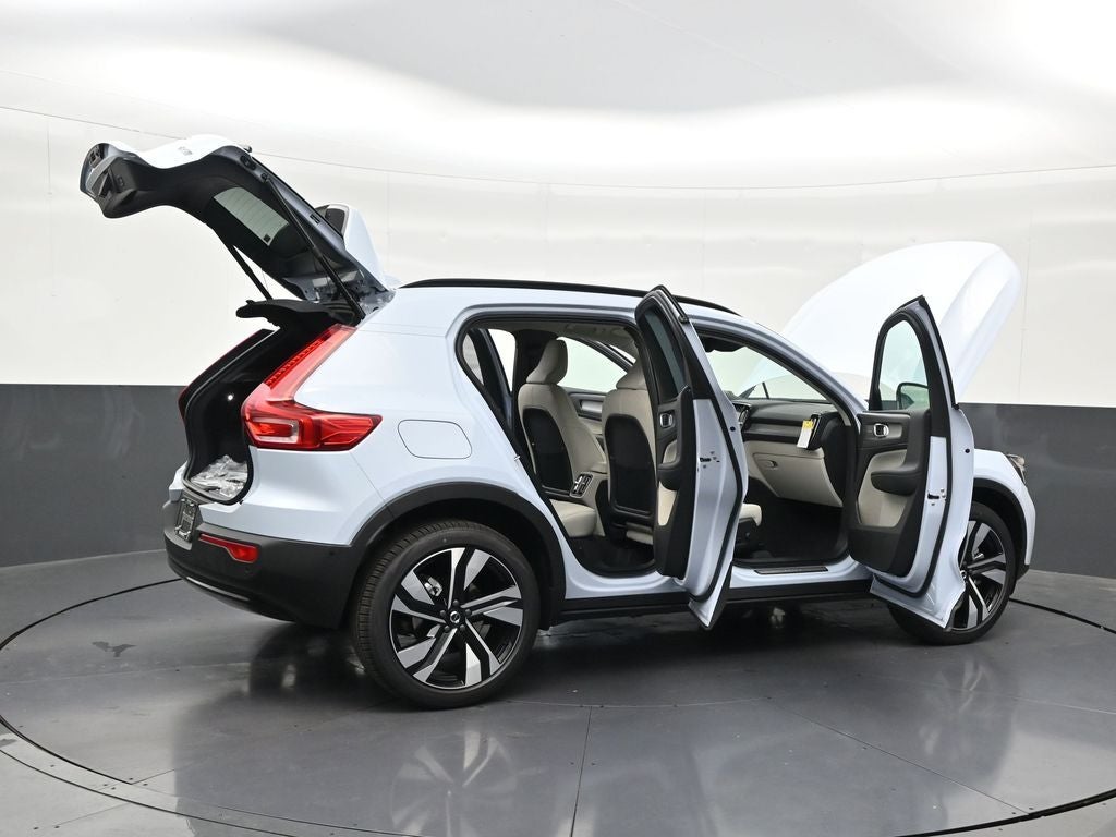 2026 Volvo XC40 B5 Ultra