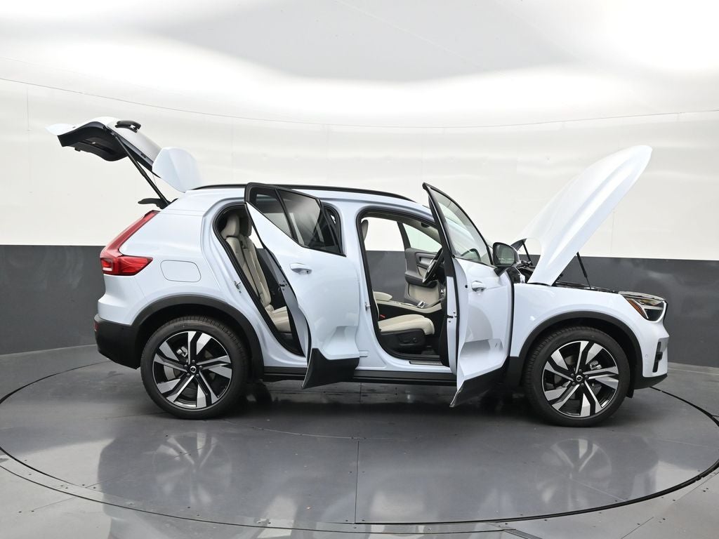 2026 Volvo XC40 B5 Ultra