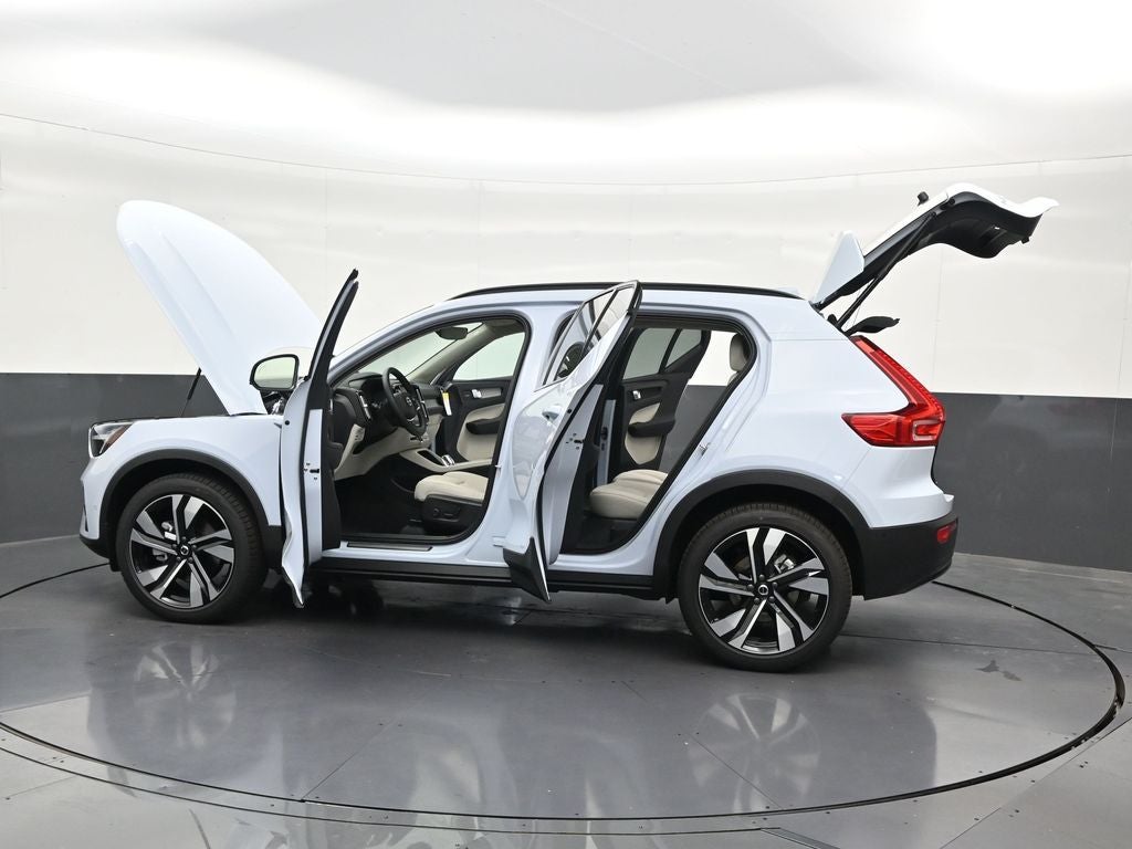 2026 Volvo XC40 B5 Ultra