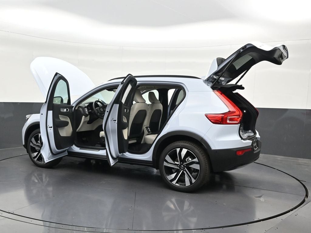 2026 Volvo XC40 B5 Ultra