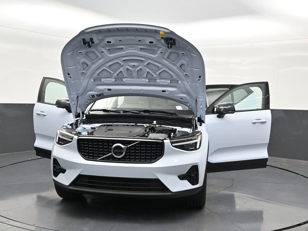 2026 Volvo XC40 B5 Ultra