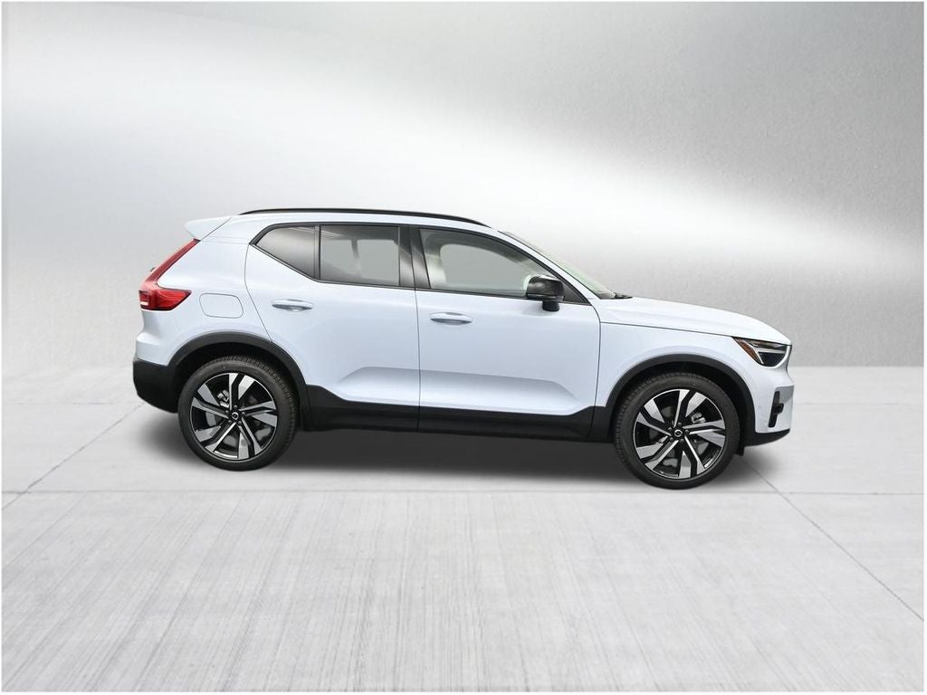 2026 Volvo XC40 B5 Ultra