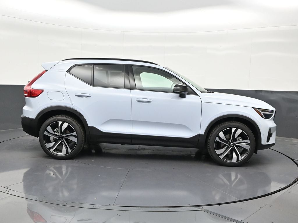 2026 Volvo XC40 B5 Ultra