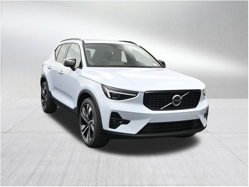 2026 Volvo XC40 B5 Ultra