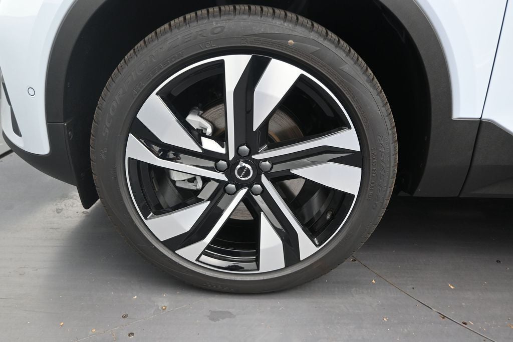 2026 Volvo XC40 B5 Ultra
