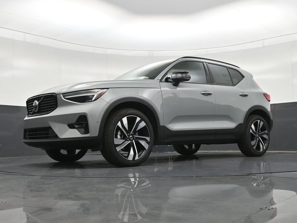 2026 Volvo XC40 B5 Ultra