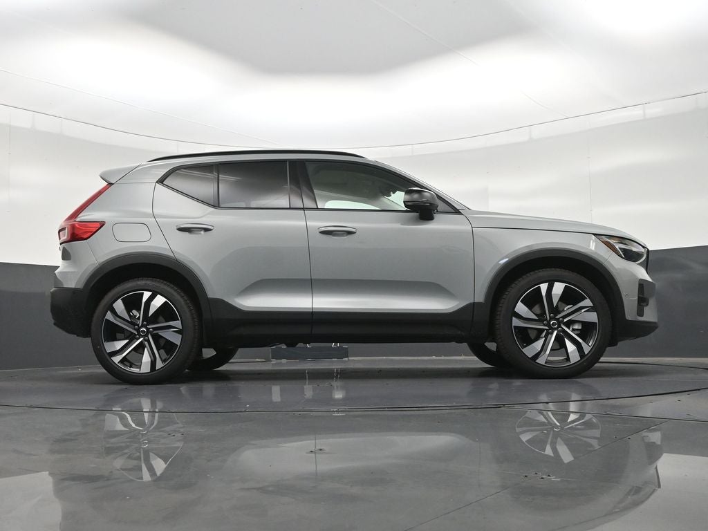 2026 Volvo XC40 B5 Ultra