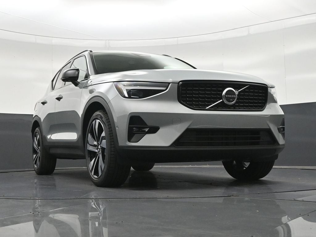 2026 Volvo XC40 B5 Ultra