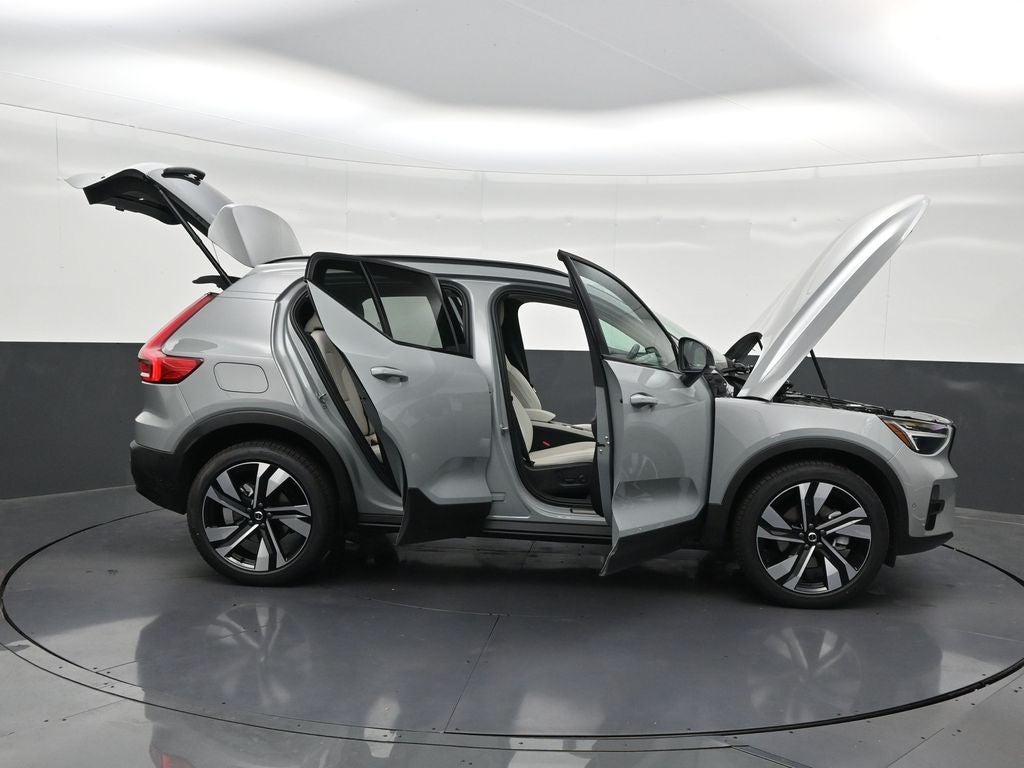 2026 Volvo XC40 B5 Ultra