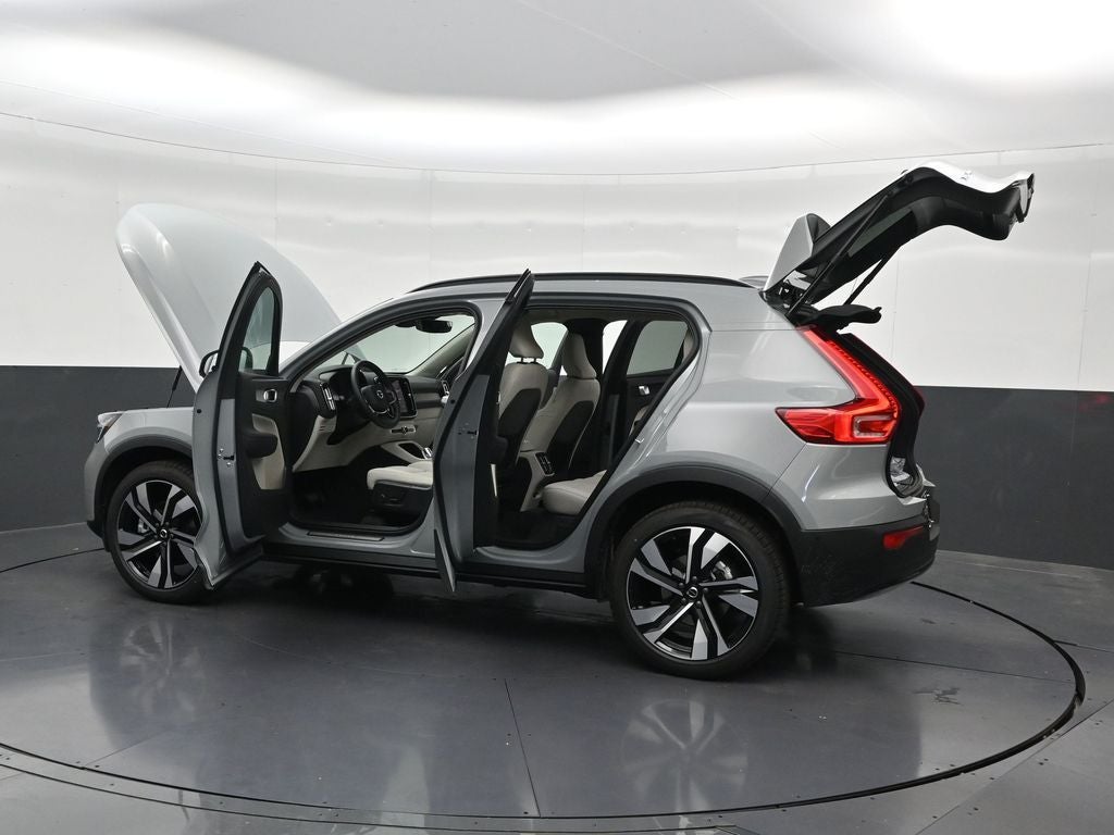2026 Volvo XC40 B5 Ultra