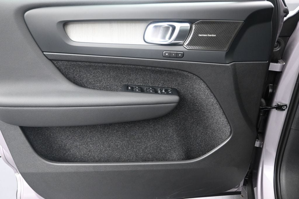 2026 Volvo XC40 B5 Ultra