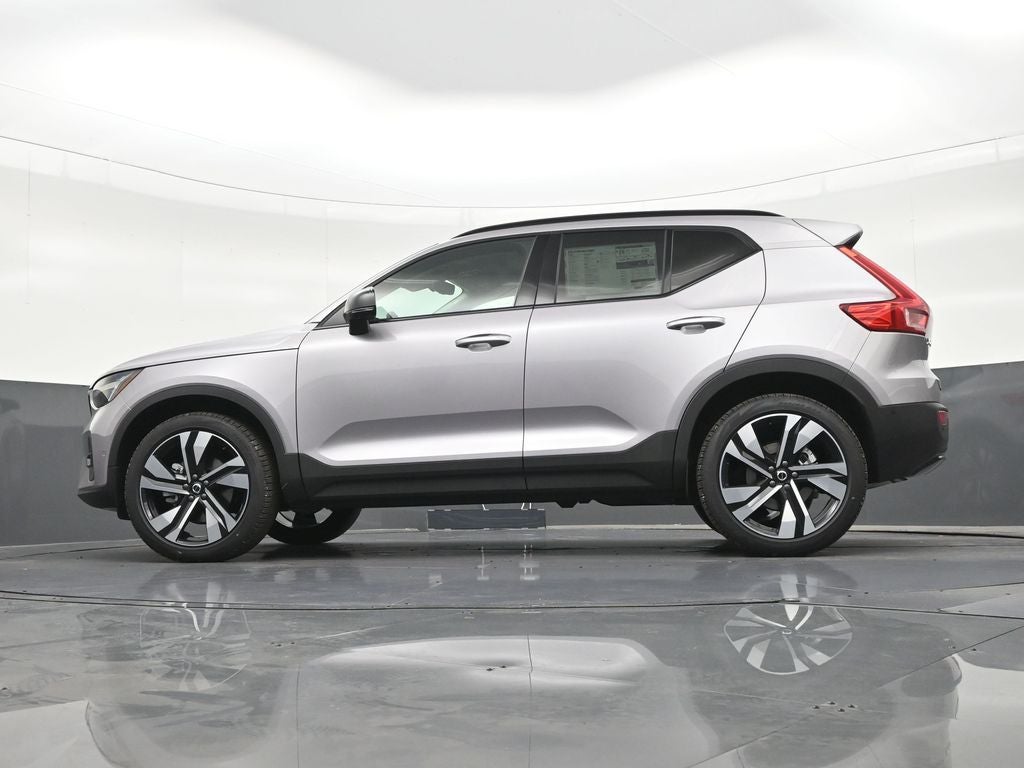 2026 Volvo XC40 B5 Ultra