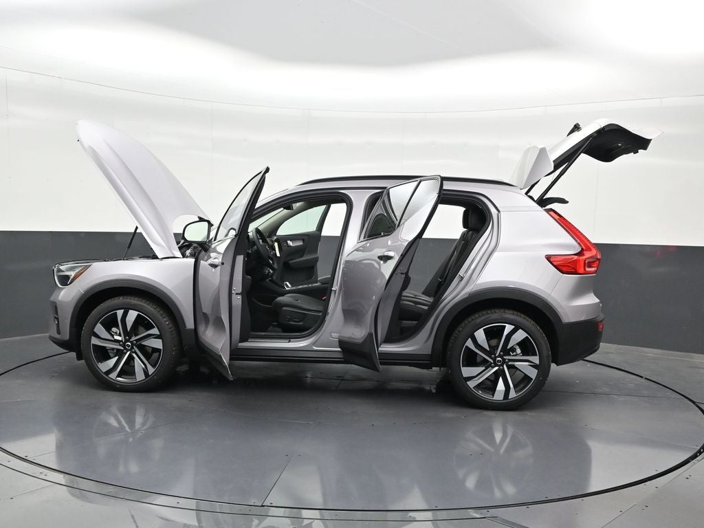 2026 Volvo XC40 B5 Ultra